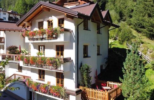 Feichten Apartment | Relaxing Studio Retreat in Peaceful Kaunertal, Rated 9/10