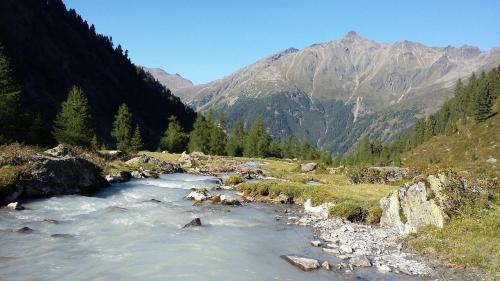 Sankt Leonhard im Pitztal House | Pet-Friendly Escape at s' Ludwign Haus - Rated 8.8/10
