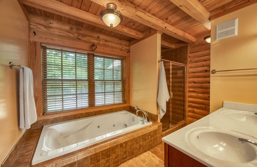Bumpass House | Discover S'Lumber Party: Lake View Log Home with Pool