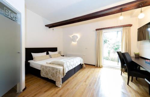 Levis Hotel | Guest Rated S'Matt Bob: Family-Friendly with Great Dining