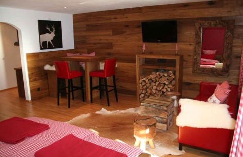 Seefeld in Tirol Bed & Breakfast | Sportalm - Seefeld: Family-Friendly Retreat with Dining