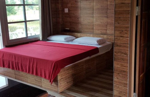 Ayutthaya Hotel | Budget-Friendly S. Parsukdee Resort with Family Amenities
