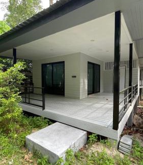 Haad Yao Hotel | Cozy Haad Yao Beach Hotel with Family-Friendly Amenities