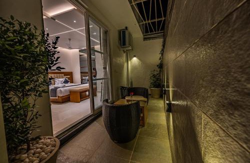Mysore Resort | Relaxing Getaway at S R Spa Suites with Hot Tub Access