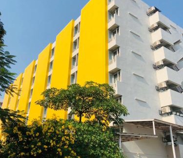 Hua Mak Hotel | Explore S Ram Leisure Hotel SHA PLUS with Oceanfront Views