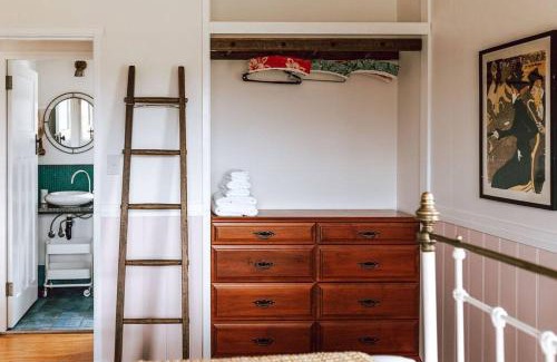 Binalong Bay House | Oceanfront Retreat at Sunset Shack Binalong - Rated 9.2/10