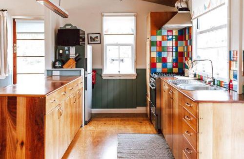 Binalong Bay House | Oceanfront Retreat at Sunset Shack Binalong - Rated 9.2/10
