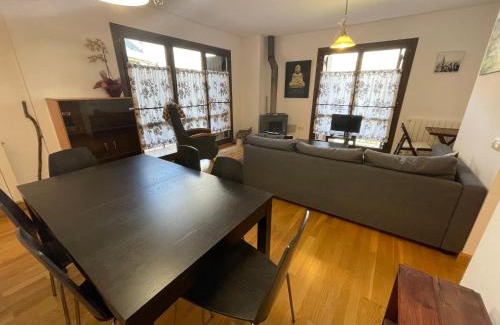 Sesue Apartment | Kid-Friendly Comfort at Kasares El Solano, Villmor