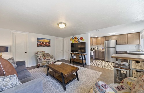 Netarts Apartment | Pet-Friendly Oceanfront Escape at Surf Inn - 9.2/10 Rated