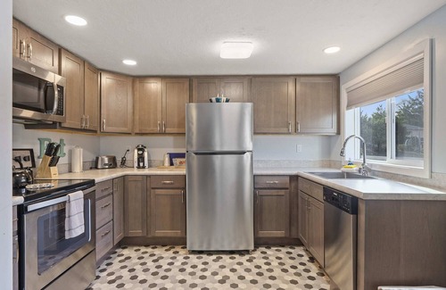 Netarts Apartment | Pet-Friendly Oceanfront Escape at Surf Inn - 9.2/10 Rated