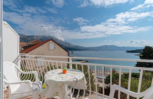 Cove Tri Zala (Zrnovo) Apartment | Cozy Studio Steps from the Beach with Ocean View