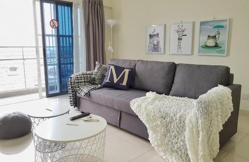 Puchong Apartment | Cozy Snowy Retreat: Pet-Friendly Stay at Setiawalk Puchong