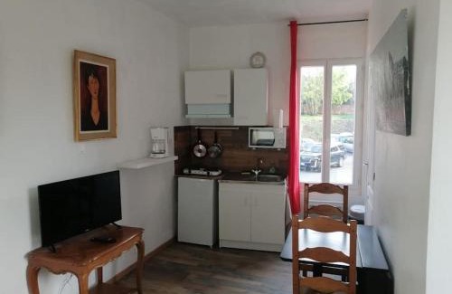 Courtenay Apartment | Budget-Friendly S2 Studio in Courtenay Near Shops