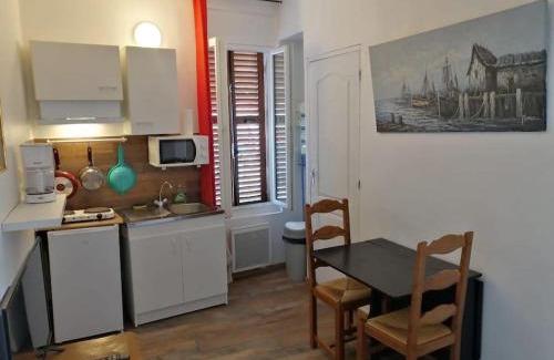 Courtenay Apartment | Budget-Friendly S2 Studio in Courtenay Near Shops