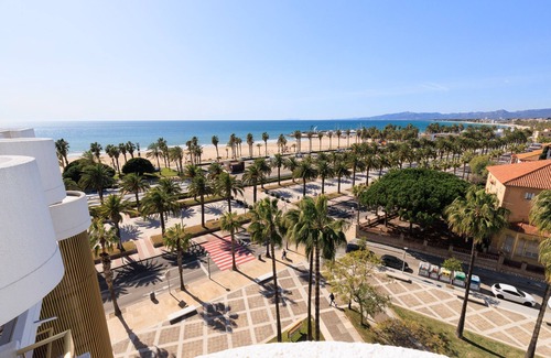 Salou City Centre Apartment | Book UHC Acacias Apartments Salou - 10/10 Guest Rated Stay