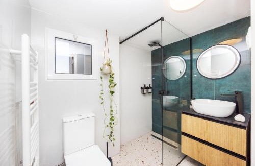 Kerameikos Apartment | Stunning S37 Acropolis View with Oceanfront Bliss
