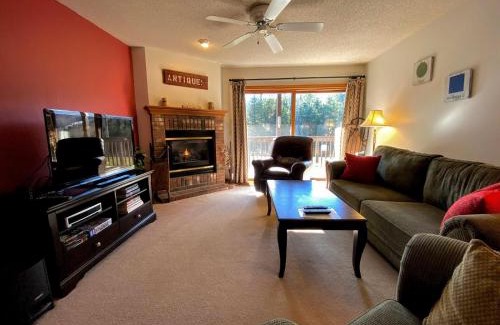 Bretton Woods Apartment | Elevated S4 Condo with Ski Slope Views in Bretton Woods