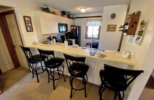 Bretton Woods Apartment | Elevated S4 Condo with Ski Slope Views in Bretton Woods