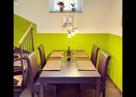 Bayreuth Apartment | Prime Zentrum Bayreuth with Rooftop Terrace & Family Kitchen