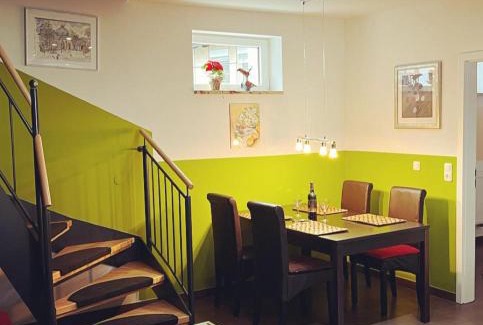 Bayreuth Apartment | Prime Zentrum Bayreuth with Rooftop Terrace & Family Kitchen