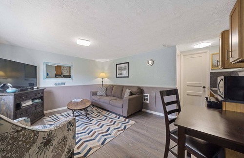 Netarts Apartment | Top-Rated S7 - Longboard @ Surf Inn with Oceanfront Views