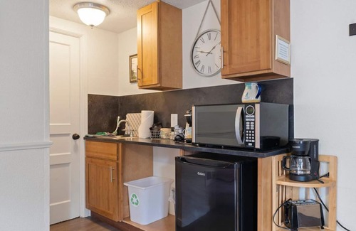 Netarts Apartment | Top-Rated S7 - Longboard @ Surf Inn with Oceanfront Views