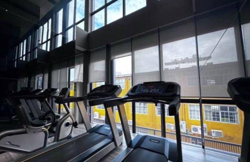 Phra Khanong Apartment | Discover S87 Ramada Sukhumvit 87: Pool & Gym Access