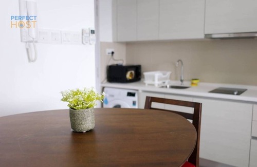 Seksyen 7 Apartment | Cozy Studio Retreat in I-City with Pool & Breakfast