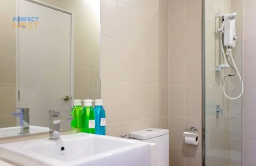 Seksyen 7 Condo | Cozy Deluxe Suite with Pool and Breakfast in I-City