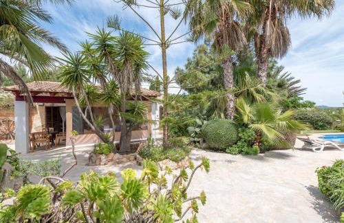Santanyi Villa | Discover Sa Barraca: Family-Friendly Retreat with Pool