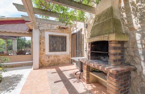 Santanyi Villa | Discover Sa Barraca: Family-Friendly Retreat with Pool
