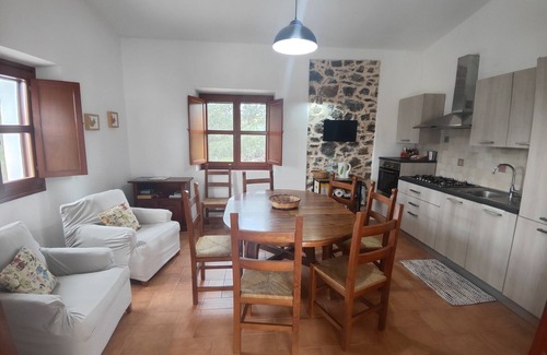 Dorgali House | Discover Sa Carruba: Panoramic Views & Pet-Friendly Retreat