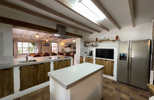 Campanet Cottage | Sa Caseta: Relaxing Retreat with Pool and Tennis Courts