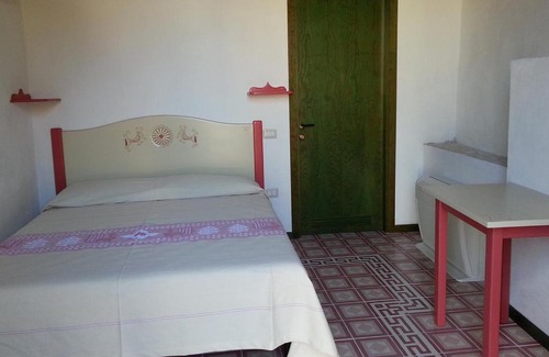 Oristano Historic Centre House | Pet-Friendly Escape at Sa Domu e Crakeras - Rated 9/10