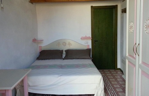 Oristano Historic Centre House | Pet-Friendly Escape at Sa Domu e Crakeras - Rated 9/10