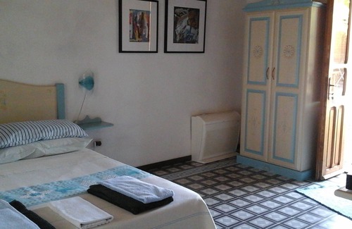 Oristano Historic Centre House | Discover Sa Domu e Crakeras: Family-Friendly Retreat