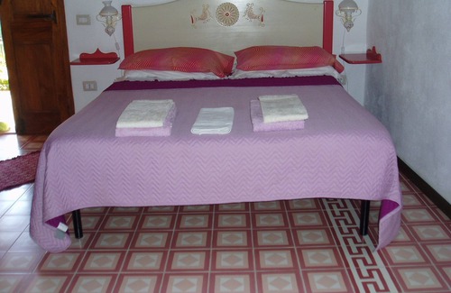 Oristano Historic Centre House | Discover Sa Domu e Crakeras: Family-Friendly Retreat