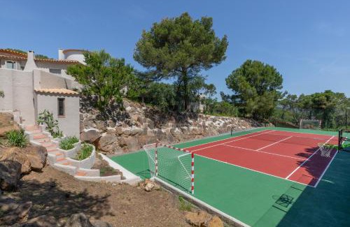 Llafranc House | Family-Friendly SA GUARDA: Pool, Breakfast & Kitchen Amenities