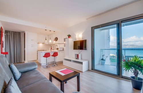 Son Servera Apartment | Beachfront Sa Maniga: Modern Apartment with Ocean Views