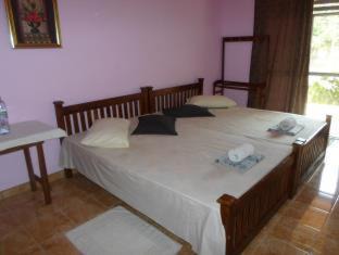 Dambulla House | Explore SA Village: Guest Rated 9.5 with Family-Friendly Perks