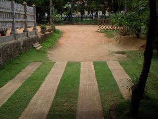 Dambulla House | Explore SA Village: Guest Rated 9.5 with Family-Friendly Perks