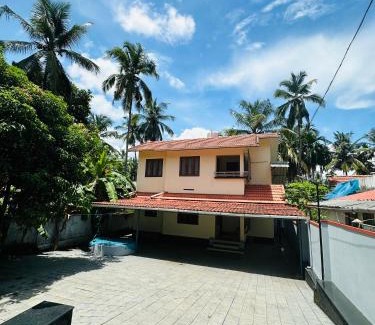 Kozhikode House | Welcoming Saaketh Holiday Home: Pet & Child-Friendly Stay