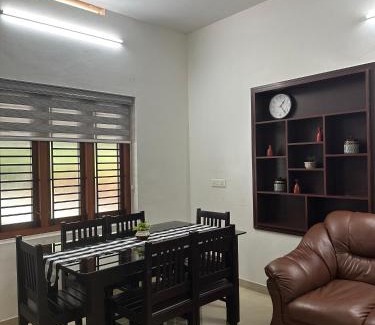 Kozhikode House | Welcoming Saaketh Holiday Home: Pet & Child-Friendly Stay