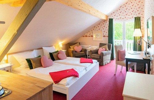 Schmelz House | Experience SaarlandTraum Weihermühle: 4-Star Family Retreat