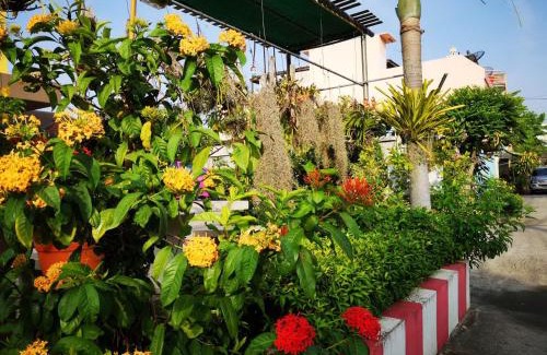 Suphan Buri House | Discover Sab Suwarn Mansion: Family-Friendly 4-Star Retreat