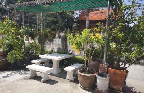 Suphan Buri House | Discover Sab Suwarn Mansion: Family-Friendly 4-Star Retreat