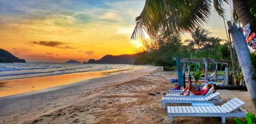 Ko Mak Hotel | Relaxing Sabai Beach Resort with Private Beach & Ocean Views