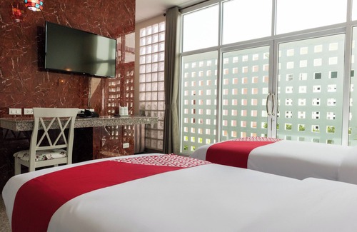 Pak Nakhon Hotel | Budget-Friendly Stay at OYO 701 Sabai Palace with Breakfast