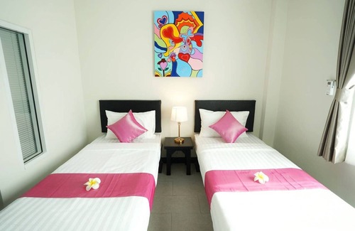 Sanambin Hotel | Cozy Sabai Twin Bed with Breakfast for Your Getaway