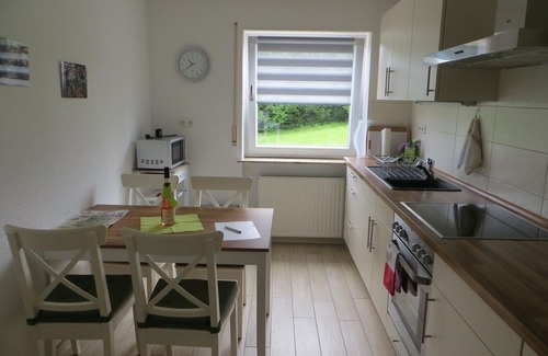 Rumbach Apartment | Ocean View Retreat: Sabaidee Apartment with Kitchen & More